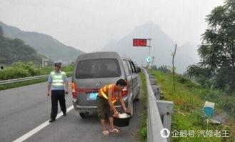 司机在高速上吃瓜,司机边驾车边吃瓜的惊险瞬间