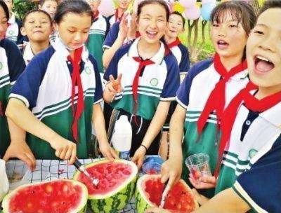 校园男女吃瓜,男女八卦风云录