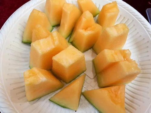 吃蜜瓜喉咙疼,喉咙不适需注意