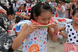 吃瓜比赛的女生,吃瓜比赛中的风采展示